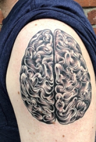 纹身黑色 男生大臂上黑色的大脑纹身图片