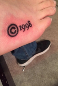 纹身数字设计 男生脚背上符号和数字纹身图片