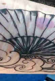 云朵纹身图片 女生手臂上云朵和扇子纹身图片