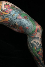飞龙纹身图 男生腿部飞龙纹身图片