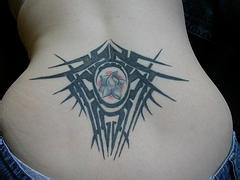 臀部复古图腾花纹