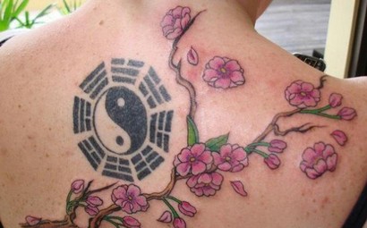 阴阳八卦背部纹身