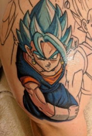 纹身大腿男 男生大腿上彩色的超级赛亚人纹身图片