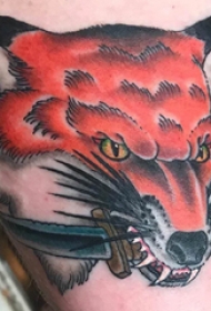 大腿纹身传统 女生大腿上匕首和狐狸纹身图片