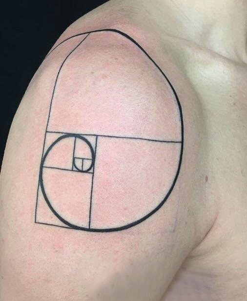 几何 纹身图案 男生手臂上简约线条纹身图片