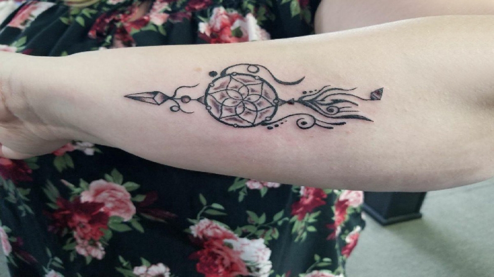 捕梦网纹身图 女生手臂上捕梦网纹身图片