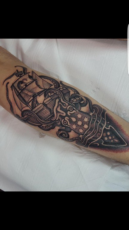 帆船纹身图案 男生手臂上帆船纹身图案