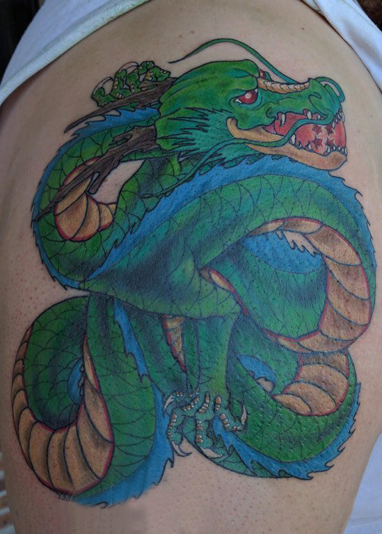 飞龙纹身图案 女生大腿上飞龙纹身图案