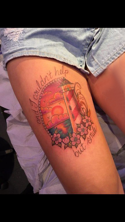 建筑物纹身  女生大腿上彩色的建筑物纹身图片