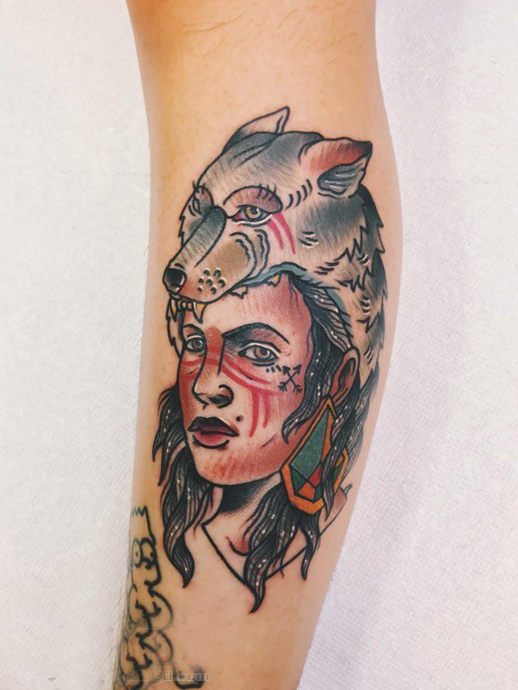 手臂纹身图片 女生手臂上狼头和人物纹身图片
