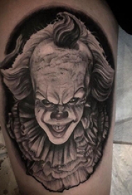 小丑纹身 男生大腿上黑色的小丑纹身图片