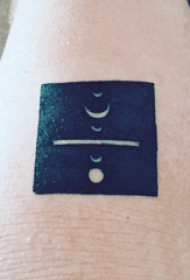 月亮纹身 男生手臂上月亮纹身图片