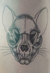 狗骨头纹身  女生手臂上黑色的狗骨头纹身图片