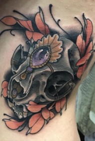 骷髅头纹身 女生侧腰上骷髅头纹身图片