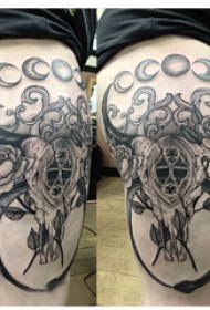 羊角纹身图案 男生大腿上羊角纹身图案