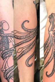 黑色章鱼纹身 男生手臂上黑色章鱼纹身图片