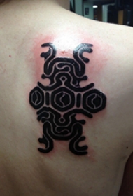 黑色极简纹身  女生后背黑的极简线条纹身图片