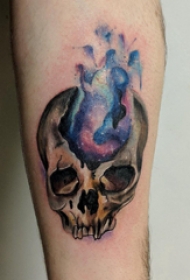 骷髅纹身 男生小腿上星空和骷髅纹身图片