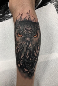 纹身猫头鹰 男生小腿上猫头鹰纹身图片