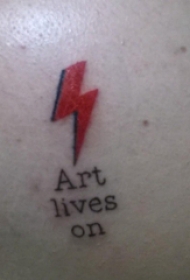 后肩纹身 男生后肩上英文和闪电纹身图片