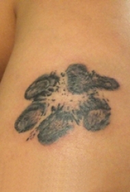 狗爪纹身 女生大腿上狗爪纹身图片