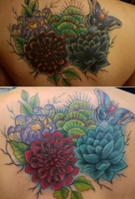 文艺花朵纹身 男生背部花朵纹身图片