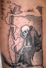 小腿对称纹身 男生小腿上黑色的镰刀死神纹身图片