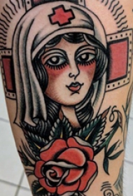 外国医生纹身  男生手臂上彩色的外国医生纹身图片
