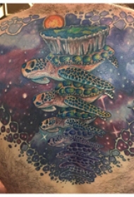 龟纹身 男生后背上彩色的乌龟纹身图片