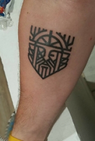 纹身小臂花纹  男生手臂上简约的线条纹身图片