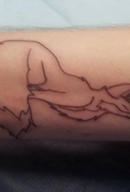 小动物纹身 男生手臂上黑色的狐狸纹身图片