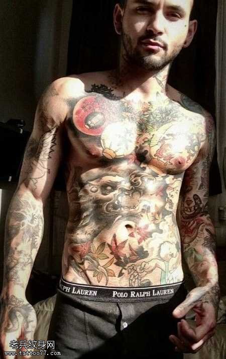 欧美男士全身彩绘纹身图案