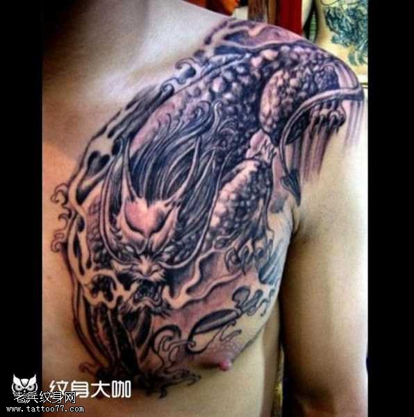 披肩胸部麒麟纹身图案