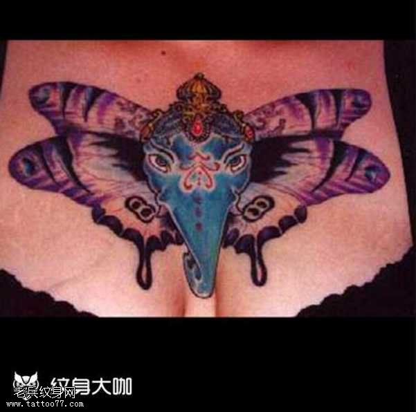 胸部个性的飞蛾象神纹身图案