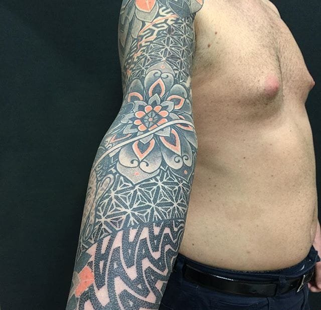 霸气的男性黑色几何纹身图案来自于纹身师马可