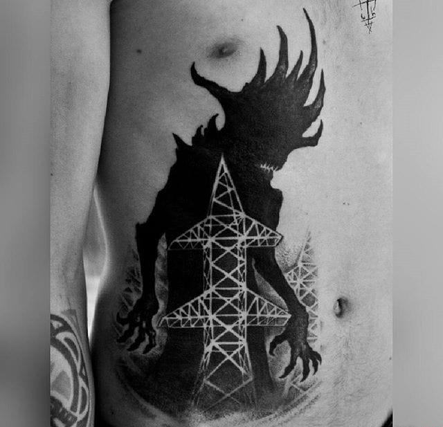 令人毛骨悚然的黑色生物和魔鬼纹身图案来自纹身师谢尔盖