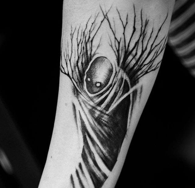 令人毛骨悚然的黑色生物和魔鬼纹身图案来自纹身师谢尔盖