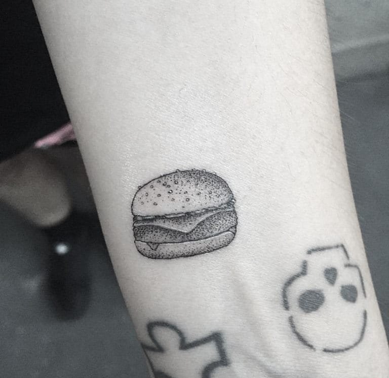 令人陶醉的细线条素描纹身图案来自纹身师杰西卡