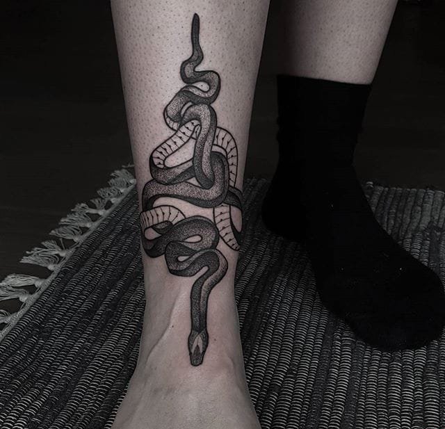 帅气的黑色纹身几何点刺纹身图案来自于纹身师阿瑟