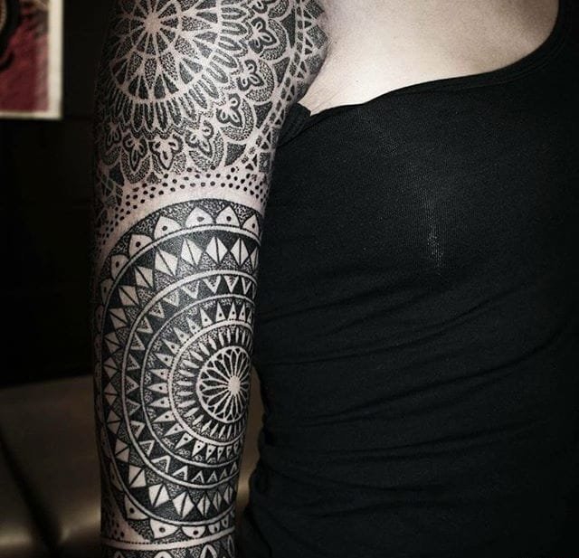 霸气的黑色花臂花腿纹身图案