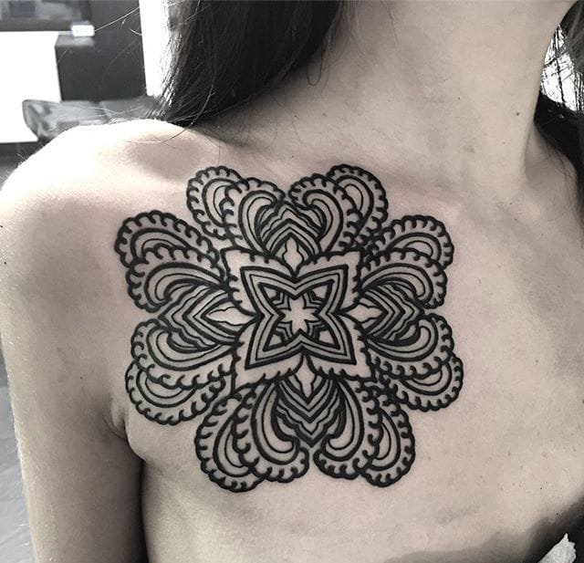 大胆的黑色几何粗划线纹身图案来自于纹身师大卫布莱恩