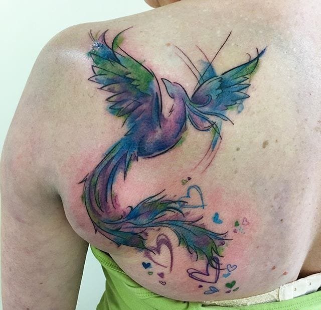 从毁灭中再生的水彩凤凰纹身图案