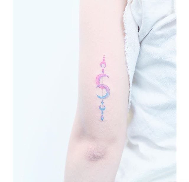 女生小清新微小的星球纹身图案