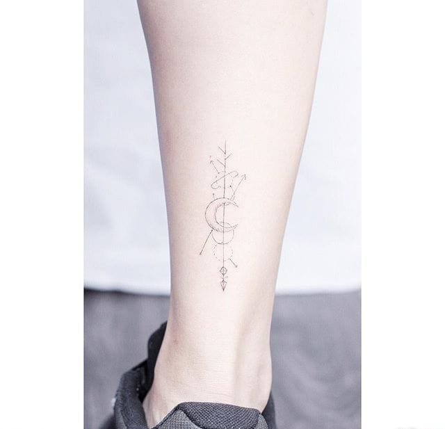 女生小清新微小的星球纹身图案