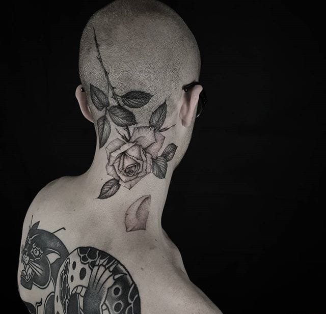 漂亮的黑灰色细线条玫瑰花纹身图案来自于纹身师爱德温