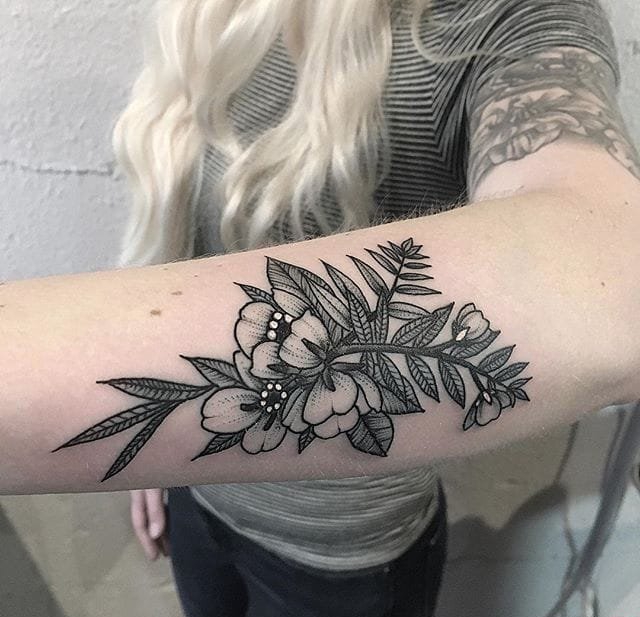 色彩阴暗的黑色点刺纹身图案