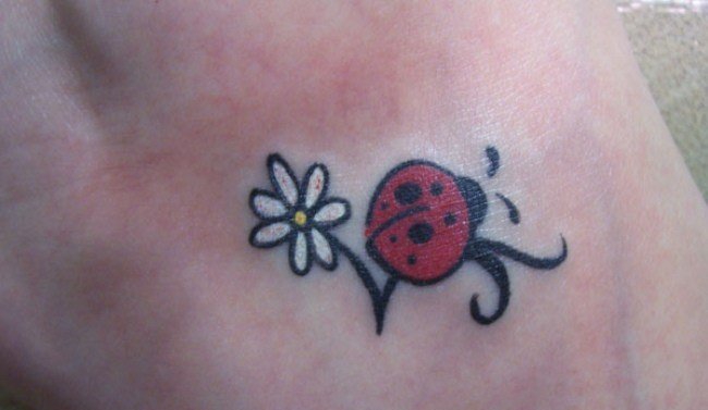 女孩喜欢的小清新3D瓢虫纹身图案