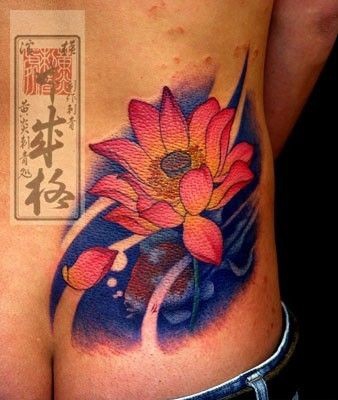 腰臀部荷花纹身图案
