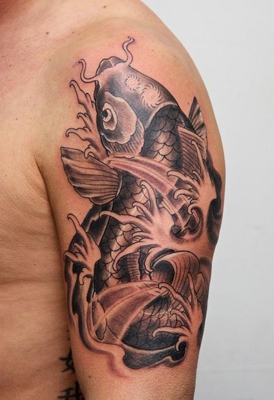 帅气的黑灰色锦鲤纹身图案