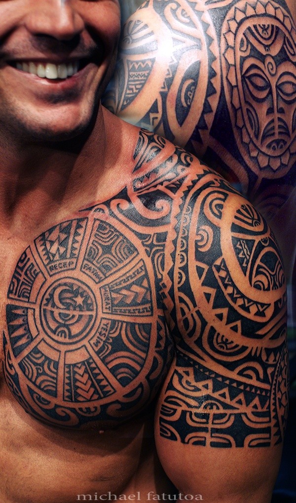 漂亮的黑白全甲图腾